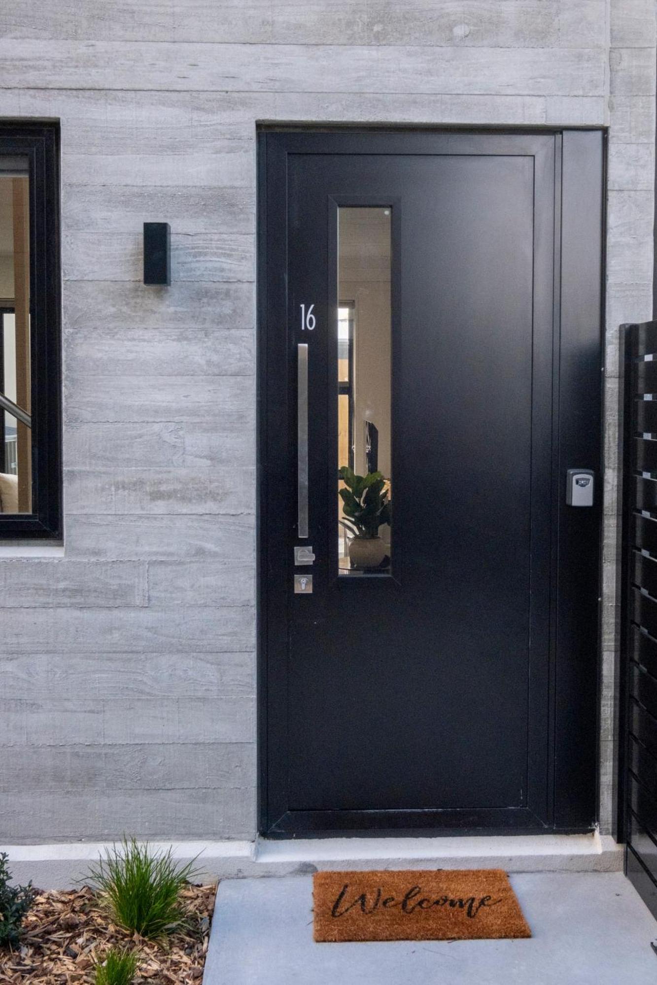Luxury 2 Bed Townhome In Cbd 크라이스트처치 외부 사진